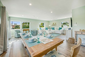 In-room dining - Siesta Key Island Rentals (Siesta Key)