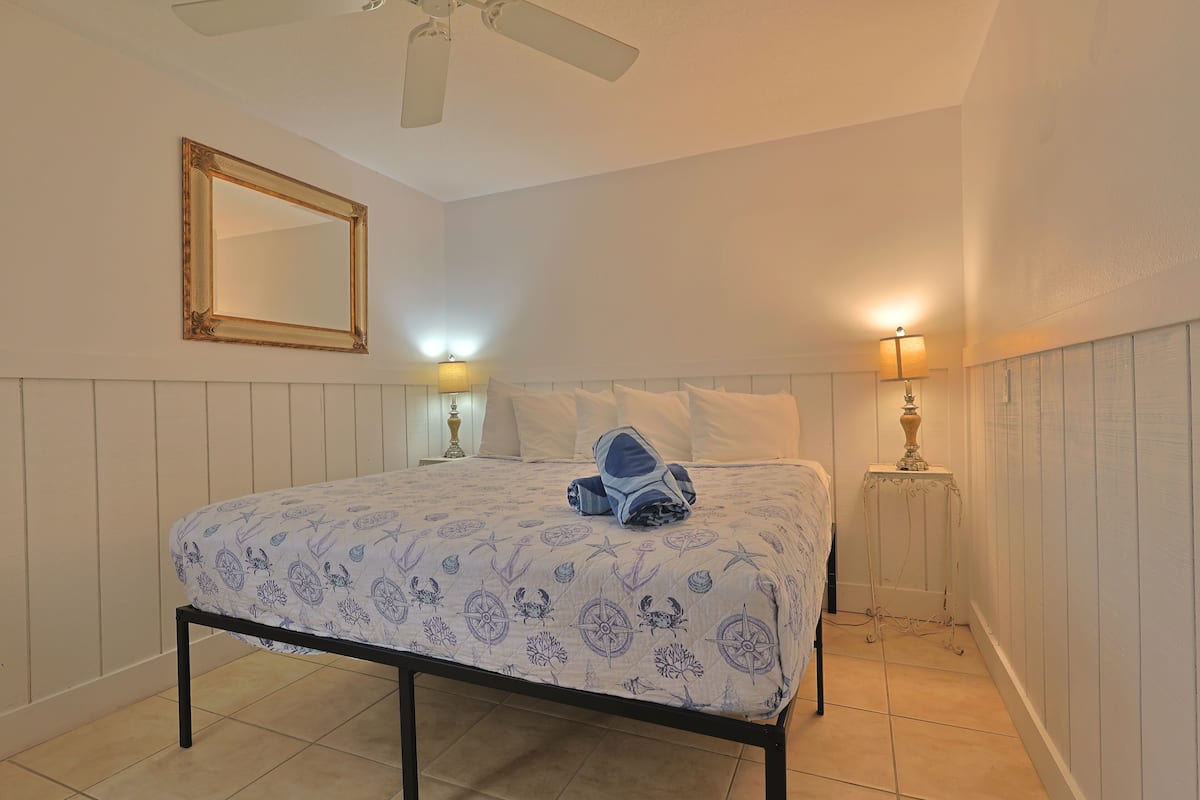 153 Beach Rd, Siesta Key, FL W/jacuzzi | 2 多间卧室、熨斗/熨衣板、免费 WiFi、床单