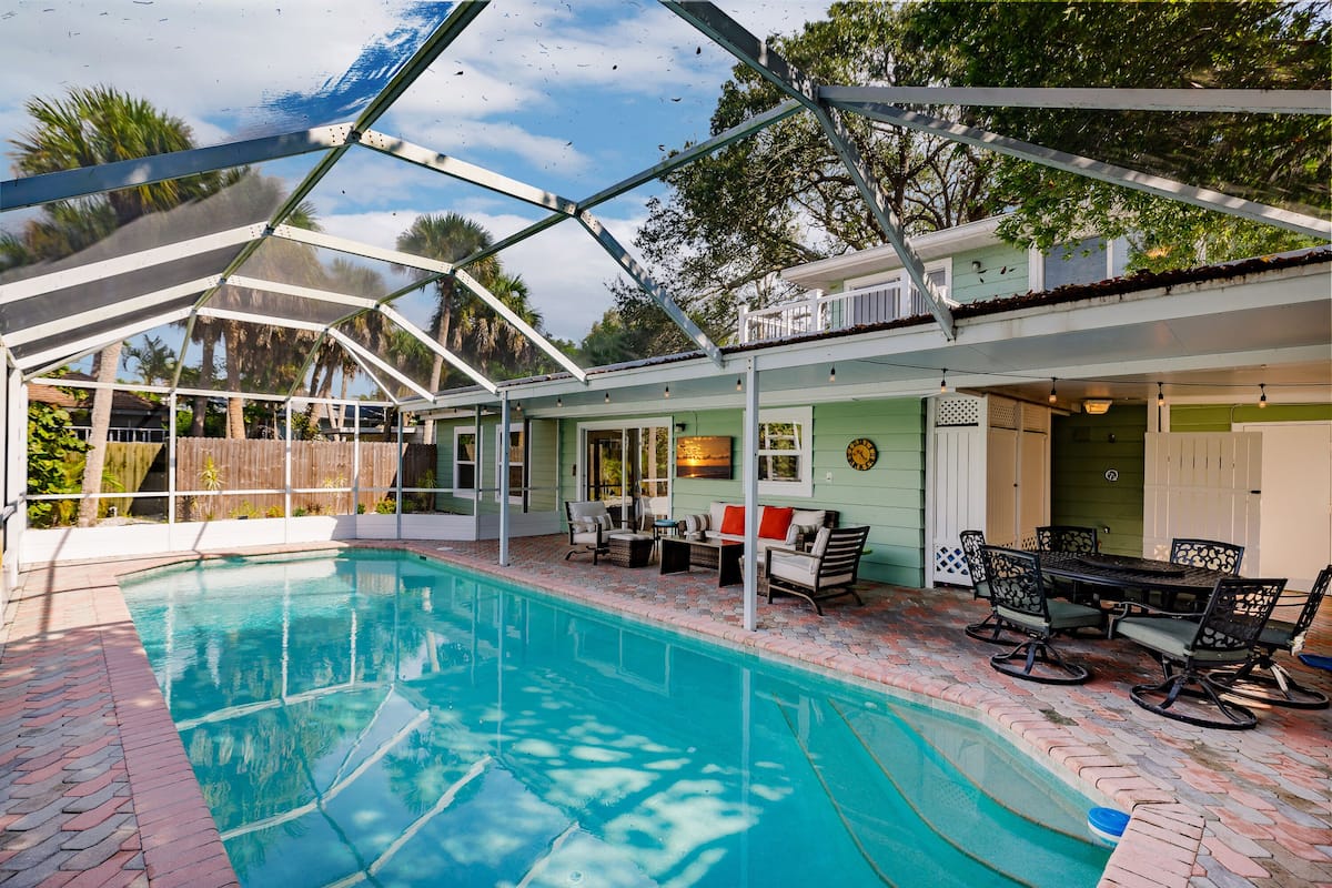 447 Avenida De Mayo, Siesta Key, FL W/Pool | Room amenity