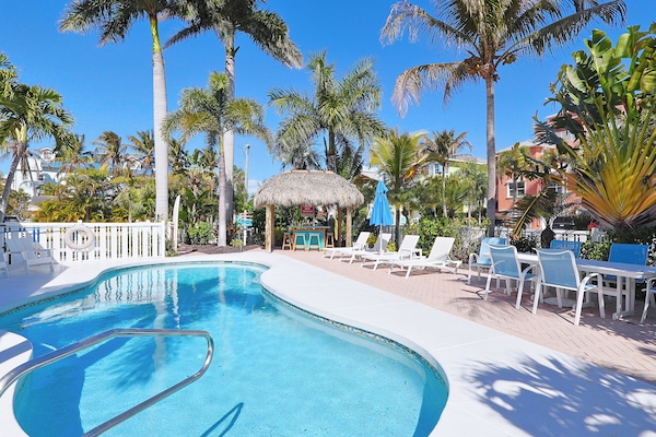 5405 Plaza De Las Palmas, Siesta Key, FL W/Pool | Private pool
