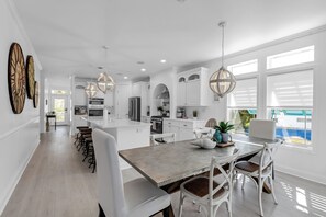 In-room dining - Siesta Key Island Rentals (Siesta Key)
