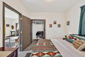 3 habitaciones, camas con efecto memoria y escritorio