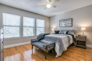 3 bedrooms, desk, iron/ironing board, travel cot