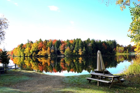 Property grounds. Beautiful 2-Bedroom + Loft with Hot Tub at Lake Ashmere