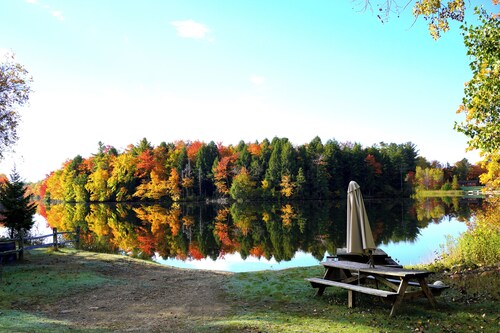 Beautiful 2-Bedroom + Loft with Hot Tub at Lake Ashmere