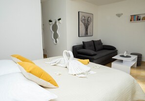 Iron/ironing board, bed sheets - Apartment Olga - Studio Apartment with Terrace (Dubrovnik)