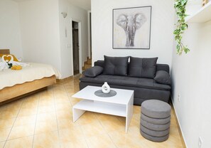 Iron/ironing board, bed sheets - Apartment Olga - Studio Apartment with Terrace (Dubrovnik)