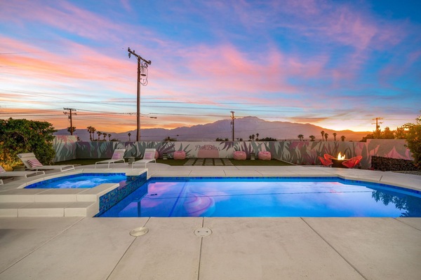 Alberca al aire libre y alberca climatizada