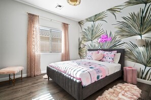 5 bedrooms, desk, iron/ironing board, travel crib