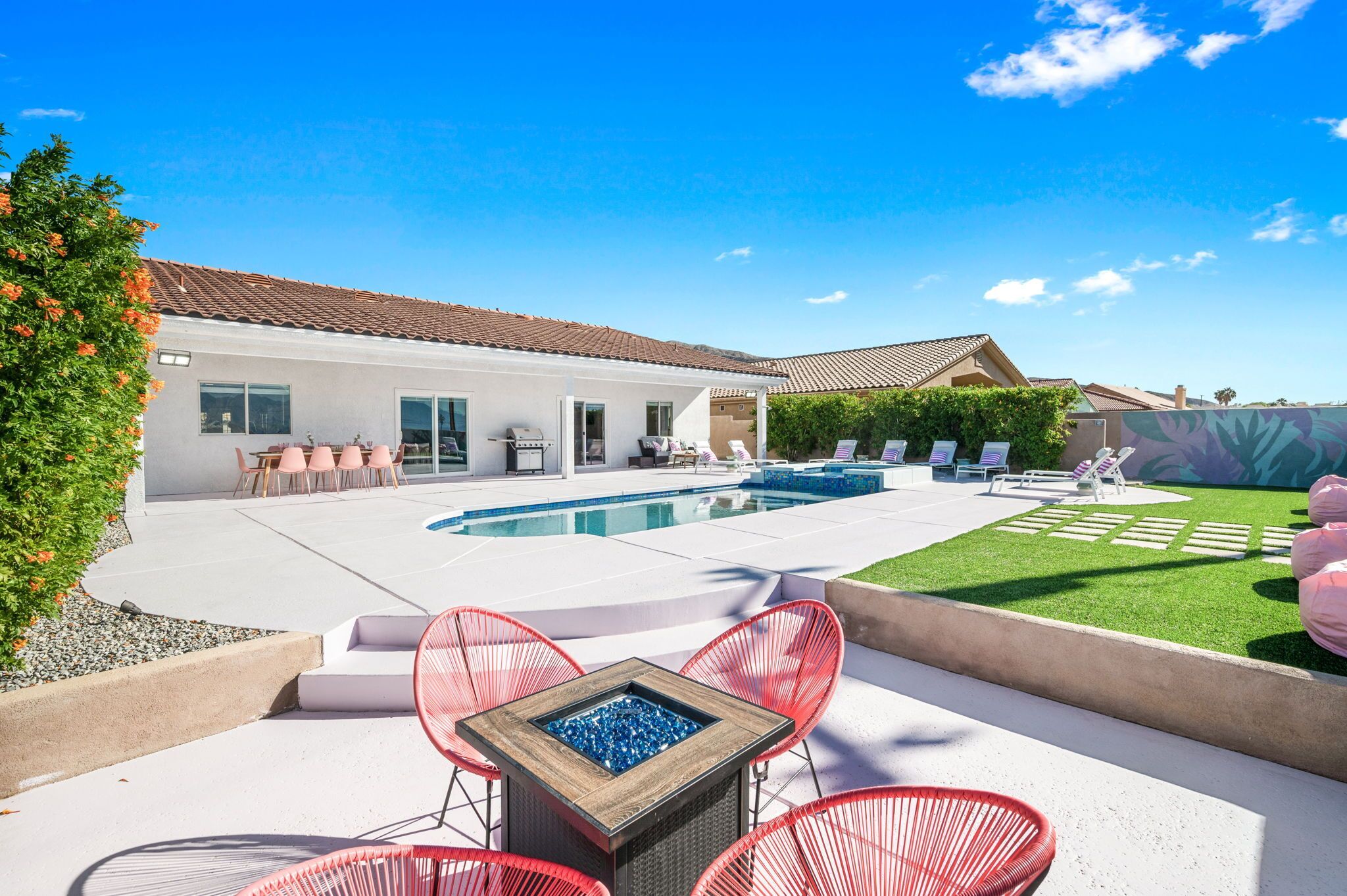 Outdoor pool, a heated pool