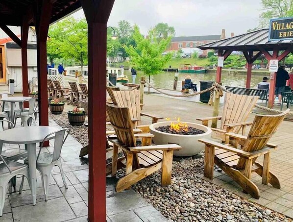 Outdoor dining - *Posh 2BR in the Heart of the Pittsford Village* (Pittsford)