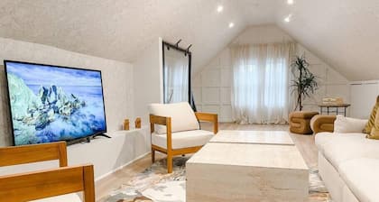 *Posh 2BR in the Heart of the Pittsford Village*