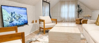 *Posh 2BR in the Heart of the Pittsford Village*