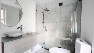 Ensemble douche/baignoire, sĂšche-cheveux