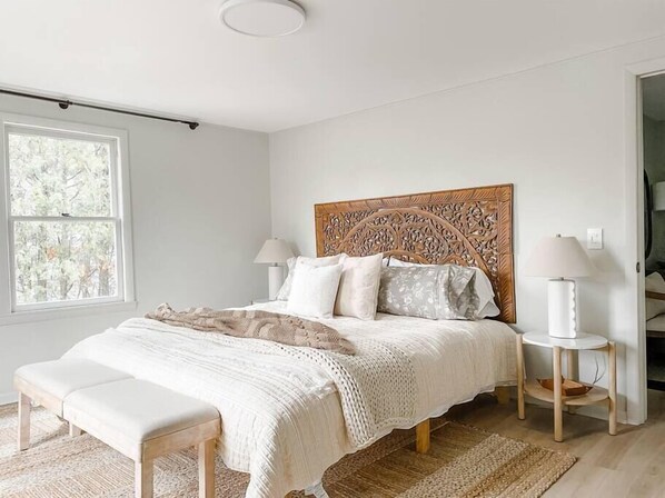 2 bedrooms, iron/ironing board, travel cot, WiFi