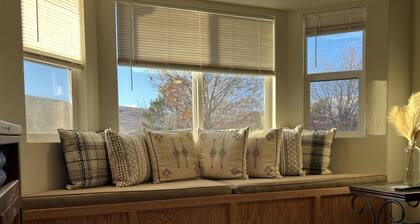 Cozy Retreat only 10 minutes from Whiskey Row and Court House Square.