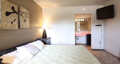 Lindell - Downtown CF Studio - Free Parking! 511