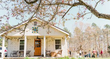 Schoolhouse Vintage Home on the Farm