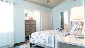 2 chambres, coffres-forts dans les chambres, fer et planche à repasser