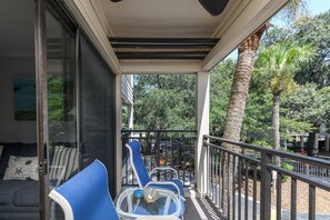 Property grounds - Feeling Tip Sea Ocean View, Beachfront, 250MB WIFI, Pool, Walk to Shops & Dining (Hilton Head Island)