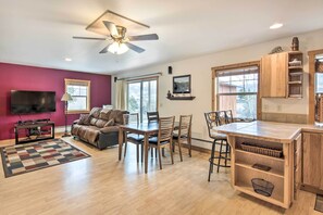 TV, DVD player, books - Inviting Townhome: 30 Mi to Yellowstone NP! (Emigrant)