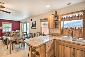 Interior - Inviting Townhome: 30 Mi to Yellowstone NP! (Emigrant)