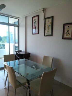 Dining - VACATION APARTMENT IN GOLDEN BEACH BUILDING (Tonsupa)