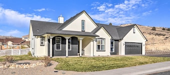 Stylish Klamath Falls Unit < 1/2 Mi to OIT!