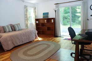 4 bedrooms, desk, iron/ironing board, WiFi