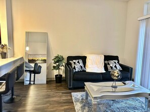 Living area - Beautiful Condo Downtown Houston (Houston)