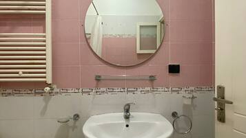 Een bad/douchecombinatie