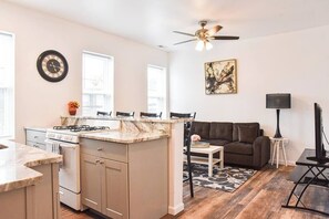Interior - Beautiful Pittsburgh home-walkable area w parking (Pittsburgh)