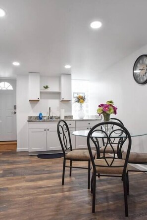 Dining - Charming Retreat-Private Parking & Prime Location (Pittsburgh)