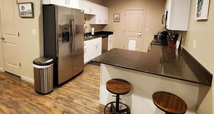 Two Master Suites Close to Trails and the Lake. Minutes to Restaurants and Shops