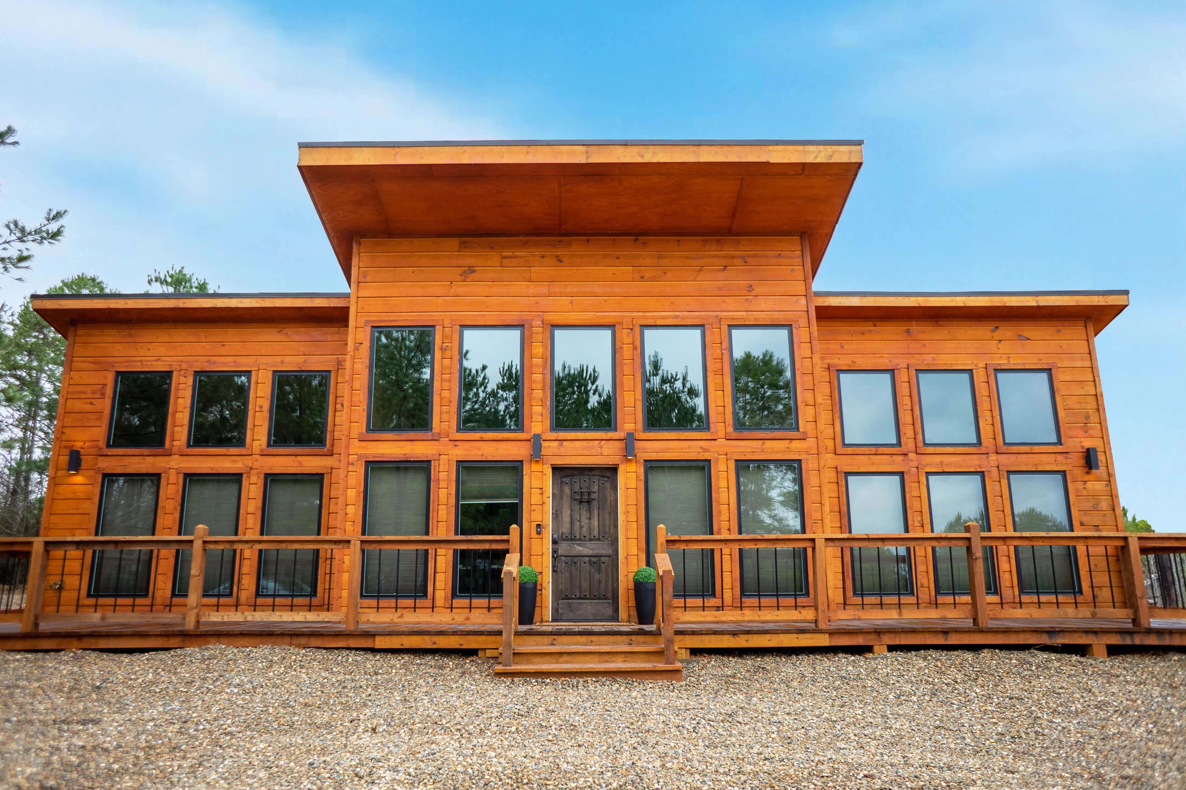 The Lux River Ranch 5 star secluded w/all the amenities & soaking tub! 
