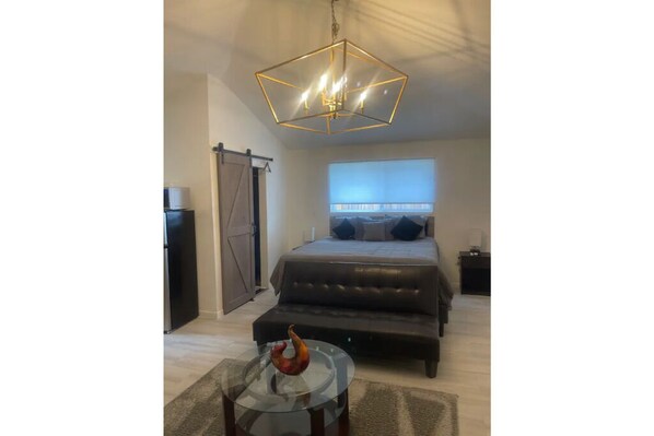 2 bedrooms, in-room safe, iron/ironing board, free WiFi