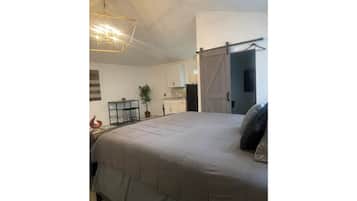 1 bedroom, in-room safe, iron/ironing board, free WiFi