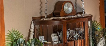 Ruapehu's splendid OLD POST OFFICE 2-4 Bdr self-contained East Wing