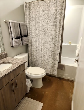 Combined shower/bathtub, hair dryer, towels, soap