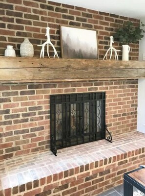 Interior - 10 Vineyards Within 10 Mi, EV charger & Mini Goats (Charlottesville)