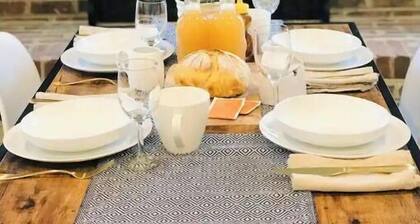 10 Vineyards Within 10 Mi, EV charger & Mini Goats