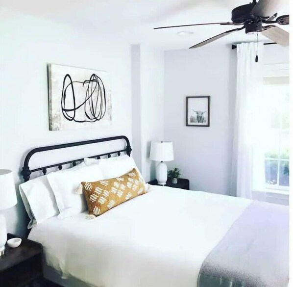 1 habitación, escritorio, tabla de planchar con plancha y wifi gratis 