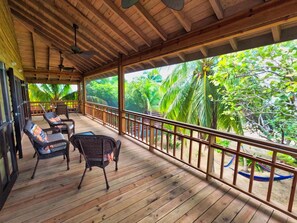 Terrace/patio - White sand beach, 3 bedrooms house - walking distance to West End and West Bay (West Bay)