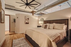 1 bedroom, desk, iron/ironing board, WiFi