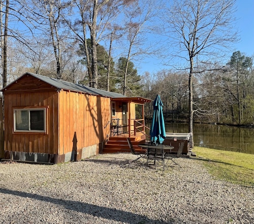 TinyLakeEscape near Oakland with hot tub