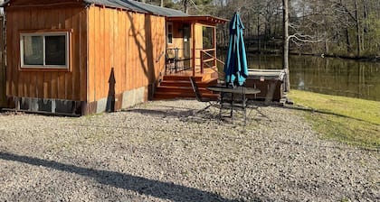 TinyLakeEscape near Oakland with hot tub