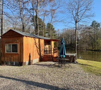 TinyLakeEscape near Oakland with hot tub