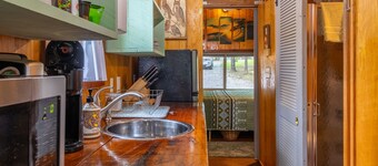 TinyLakeEscape,Hot Tub near Memphis