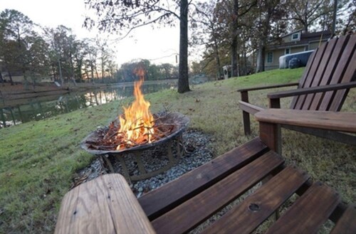 TinyLakeEscape in Fayette County with hot tub