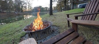 TinyLakeEscape in Fayette County with hot tub